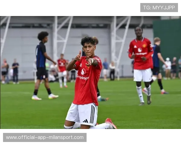 曼联青训新星继续发光,球队进入新阶段